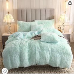 New Super Soft Shaggy  Duvet Cover W/2 Pillow Cases And Top Sheet. Mint green -Queen-New 