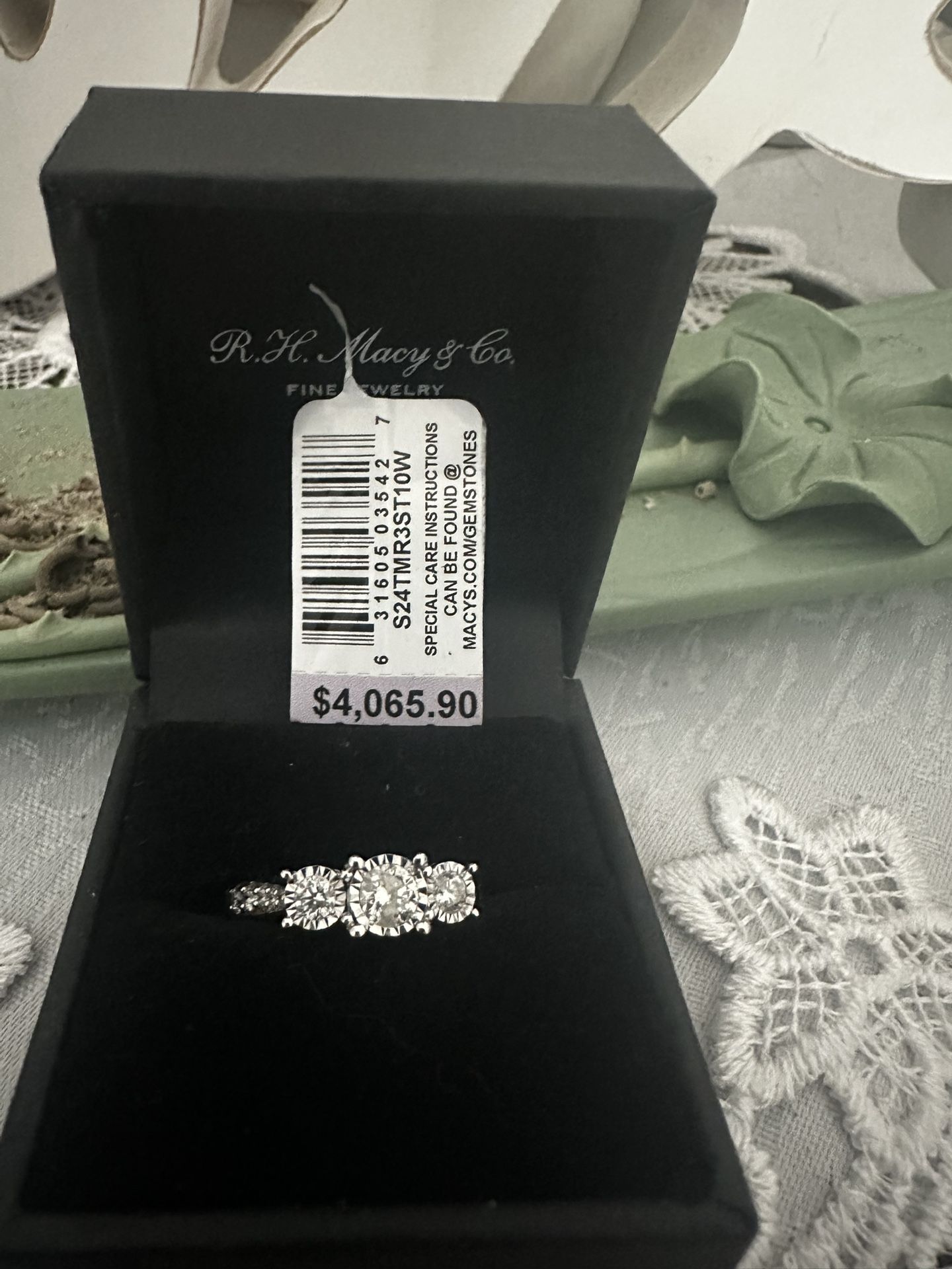 Ring White Gold Diamond Three Stone