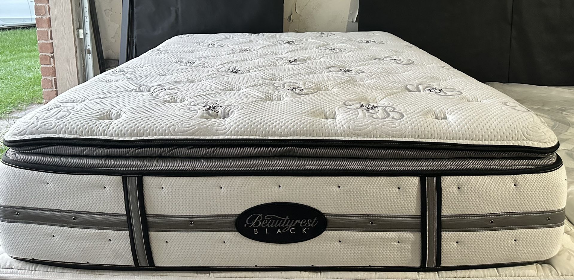 Queen Size Mattress (Colchon Queen Size)