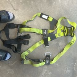 Honeywell Miller H500 Series fall protection harness Green