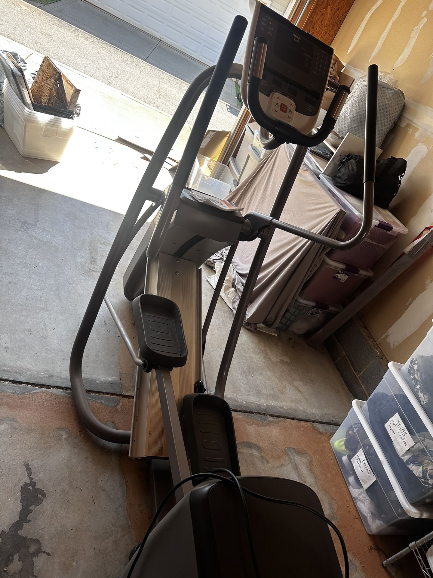 PreCor elliptical