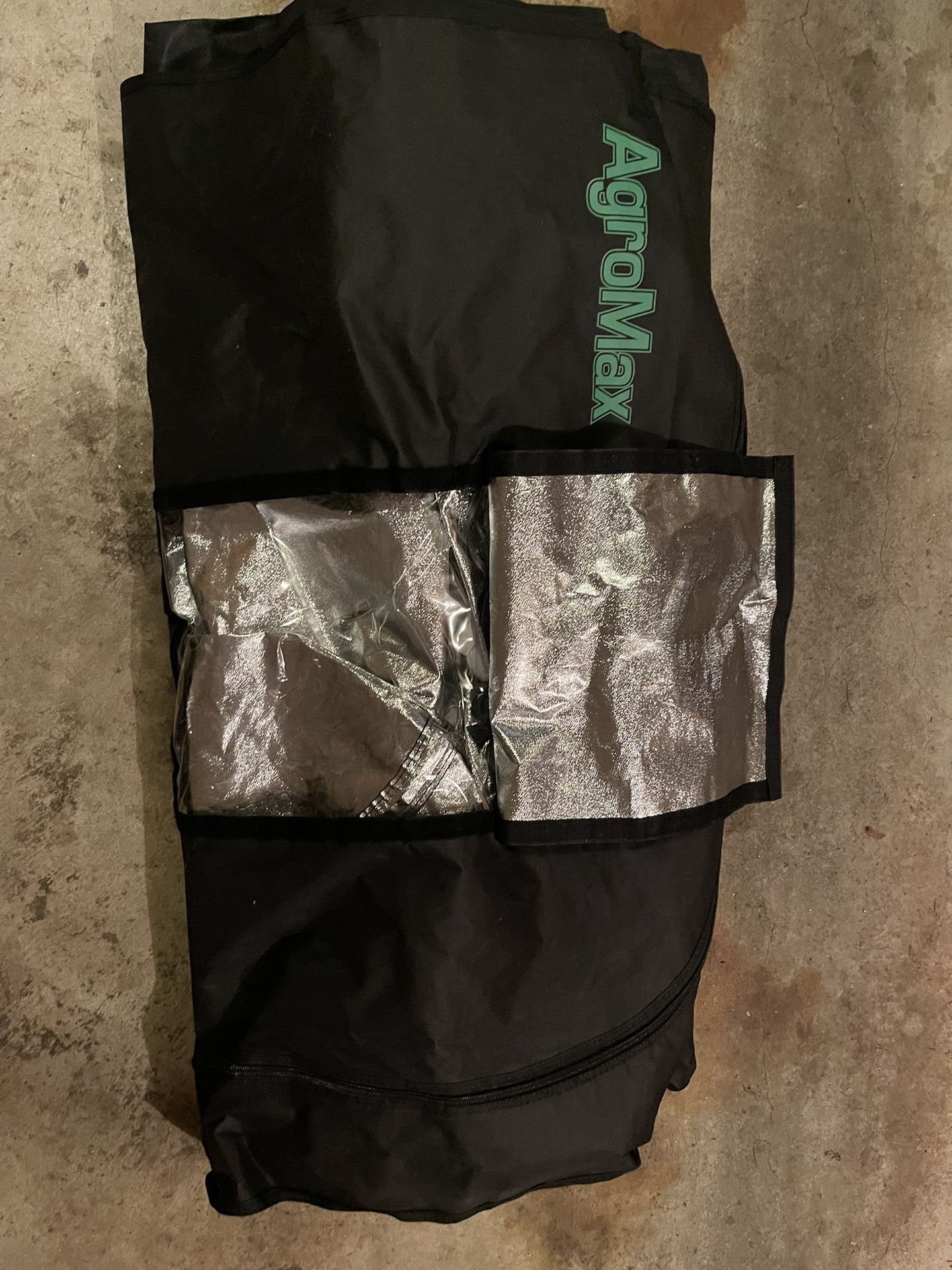 AgroMax 4x4 Grow Tent. W. Everything