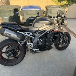 2019 triumph speed triple rs