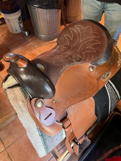 Like new 16” western saddle