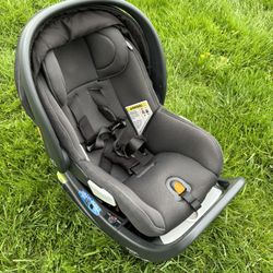 Chicco Fit2 Car Seat And Shuttle Stroller