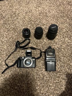 Konica Minolta Dynax 60/Maxxum 70 Film Camera w/ Flash, Lens & Accessories