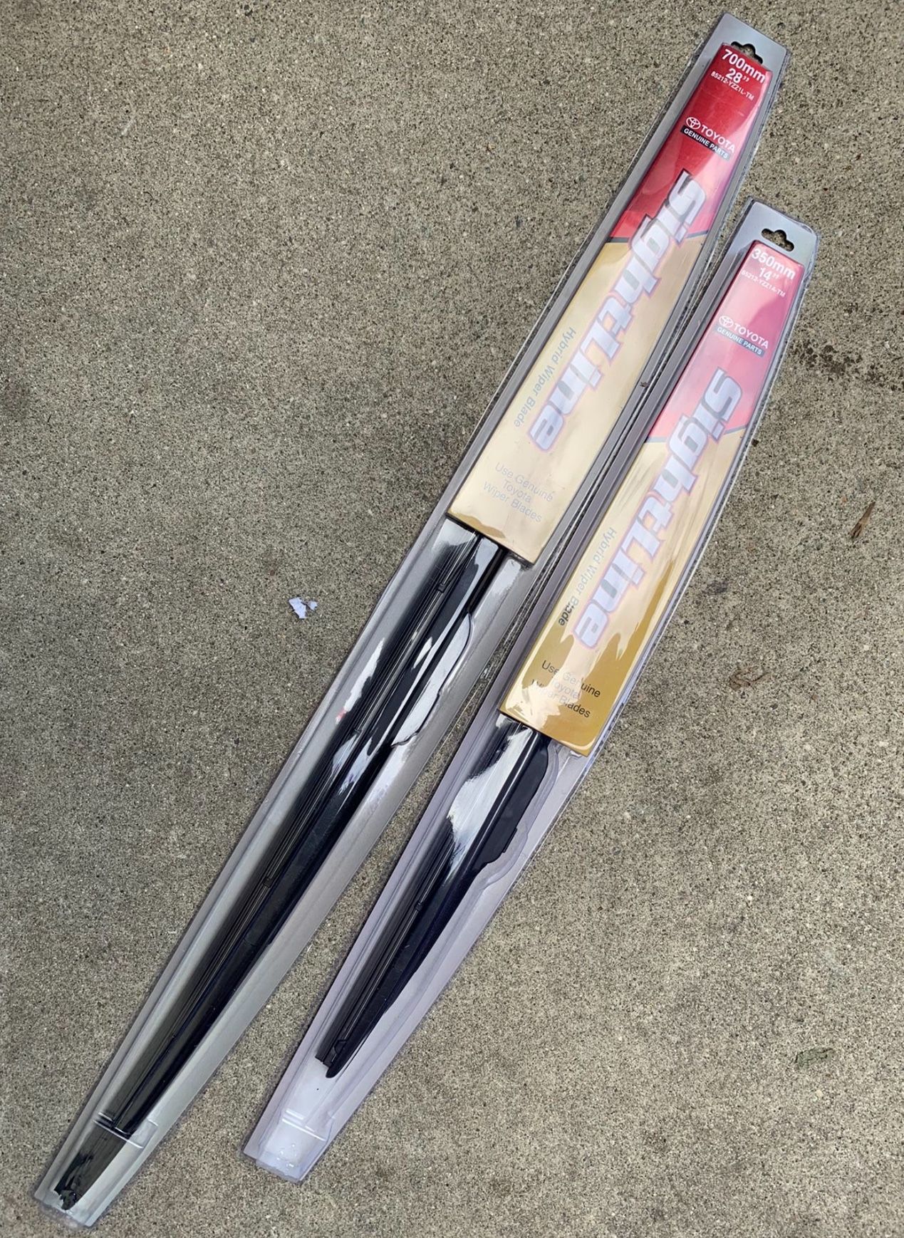 Windshield Wiper Blade OEM Toyota Part Size 28 And 14 Ablo Español I Also Do Diagnose And Repair TOYOTA LEXUS SPECIALIST For Any Question Text At 