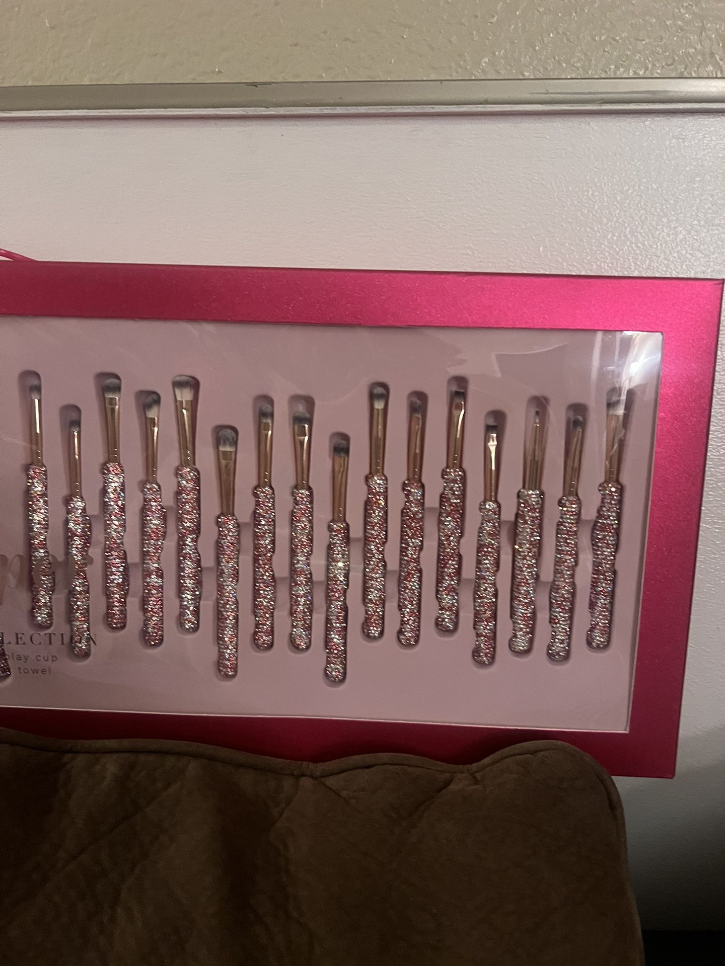 Heartstopper Limited Edition 28 Piece Make Up Brush Piece Set Glitz And Glam 