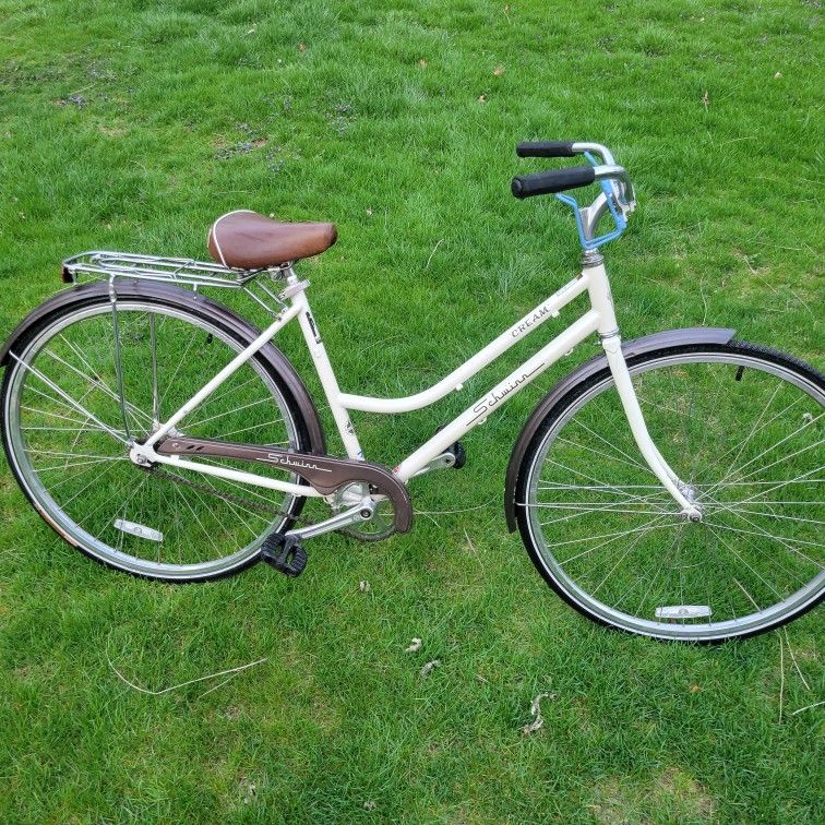 Schwinn Cream Beach Cruiser Bike Womens