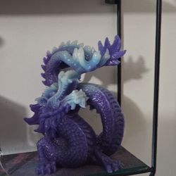 Cool Dragon, Glows Under UV Light