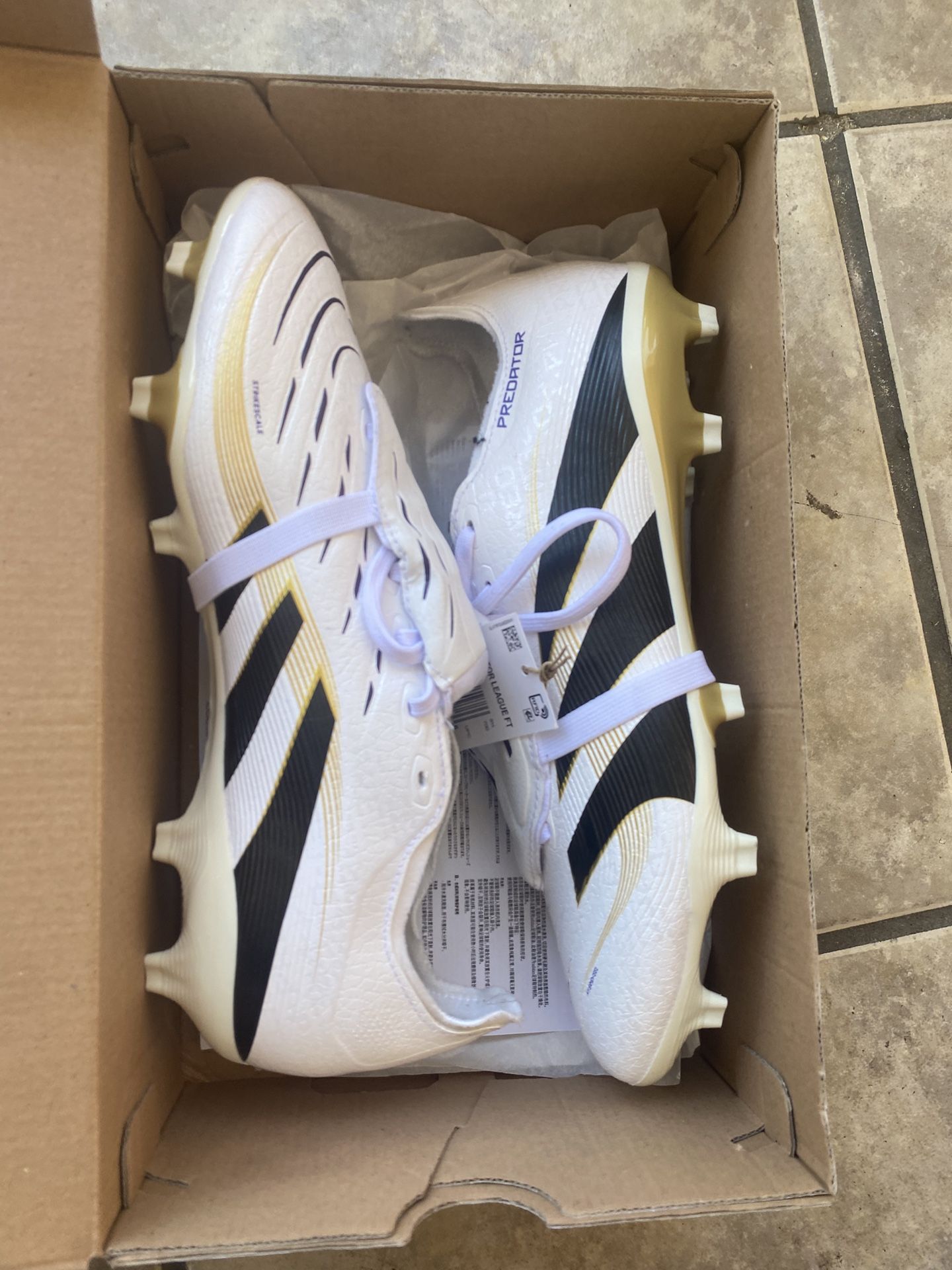 Preditor Cleats. Size 9