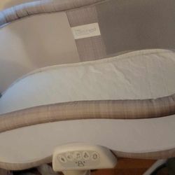 Halo Swivel bassinet 