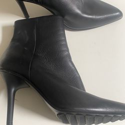 Rag & Bone  leather  made in Italy ankle boots size 81/2  great condition