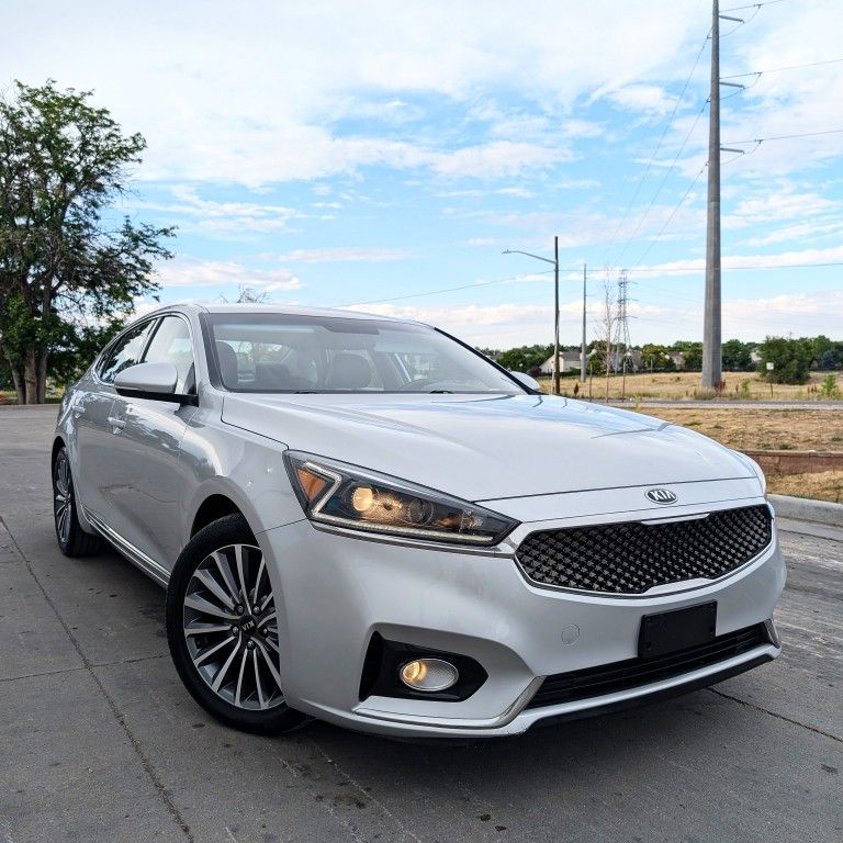 2017 KIA Cadenza