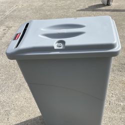 BARGAIN: Rubbermaid Slim Jim 16-Gal Security Bin - $30 (No Key)