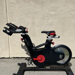 Life fitness Ic6 Indoor cycle bike