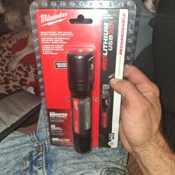 Milwaukee Flashlight 2000 Lumes