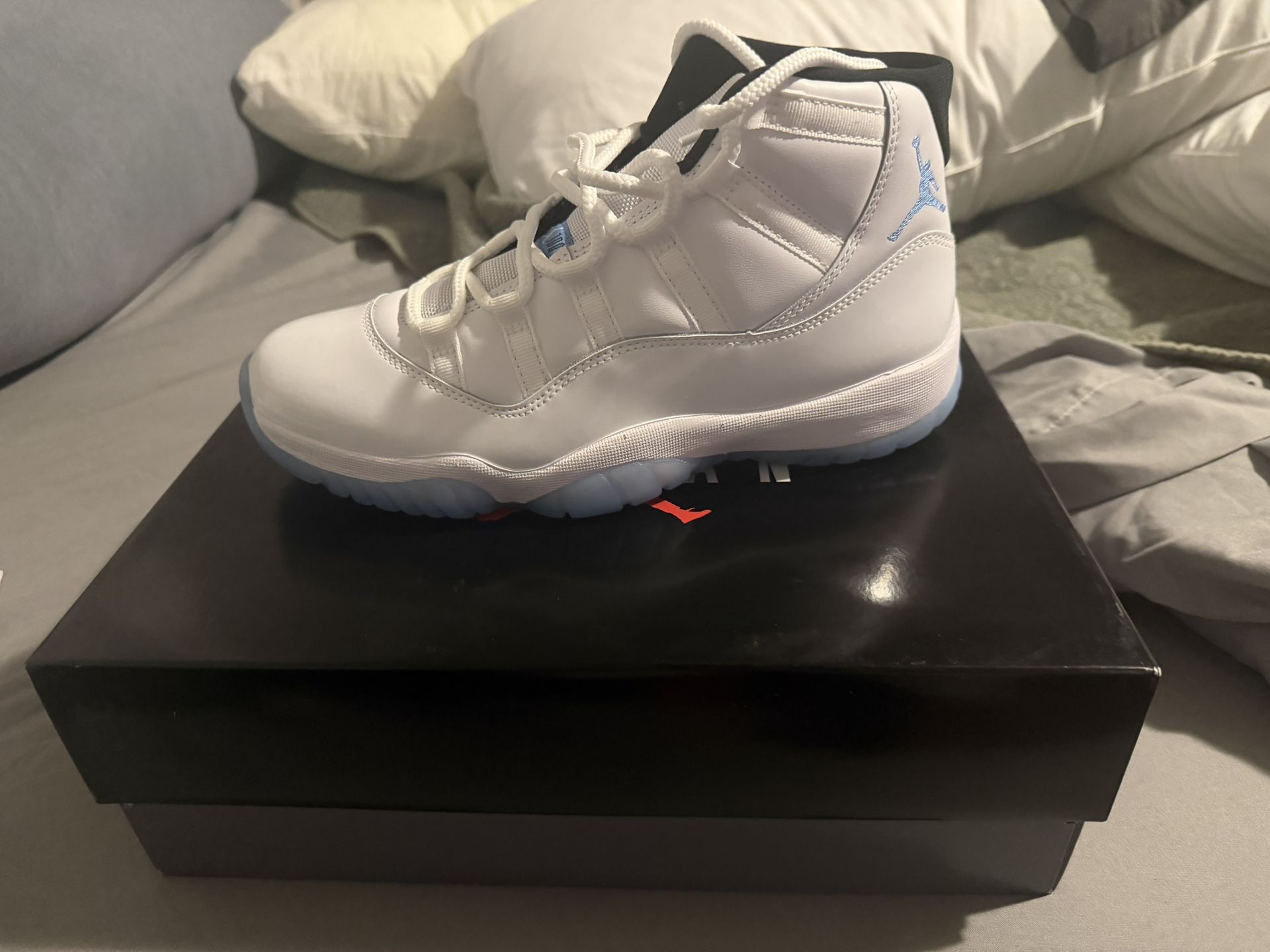 Air Jordan 11 Legend Blue
