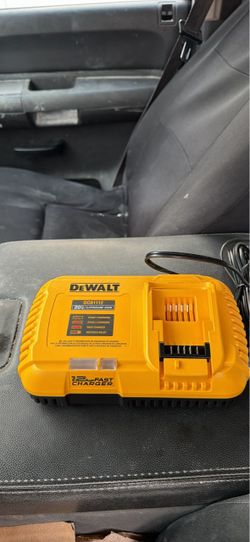 DeWalt DCB1112 20V Fast Battery Charger