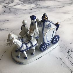 Vintage Carriage Figurine 7x5.5 