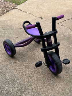 High Bounce children’s tricycle: extra-tall 3-wheeled trike for toddlers and children aged 3 to 6, featuring an adjustable seat and soft rubber grips