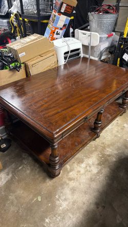 Solid Wood Coffee Table – Classic Style with Lower Shelf