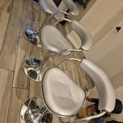3 bar Stools Adjustables Good Condition