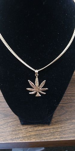 14K Cuban Link Chain 20" long and weighs 31.5 grams with. 14K Pendant