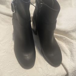 NWT Nine West Size 8.5 Black Faux Leather Ankle Boots