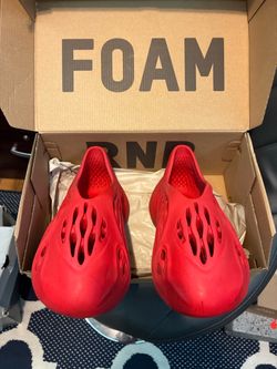 YEEZY foam runners size 7
