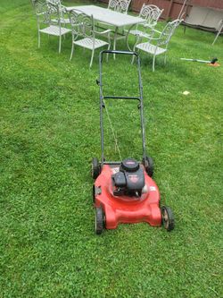 Briggs and stratton 22" Push Lawn Mower (recently serviced)