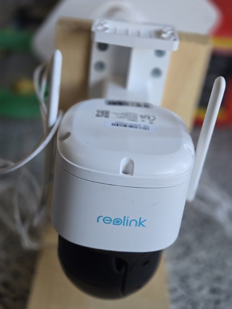 Lower Price!! REOLINK Dual Lens Cellular Security Camera with REOLINK 128GB microSDXC UHS-I Memory Card