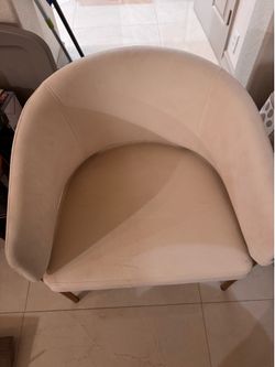 Elegant velvet cream chairs (2)