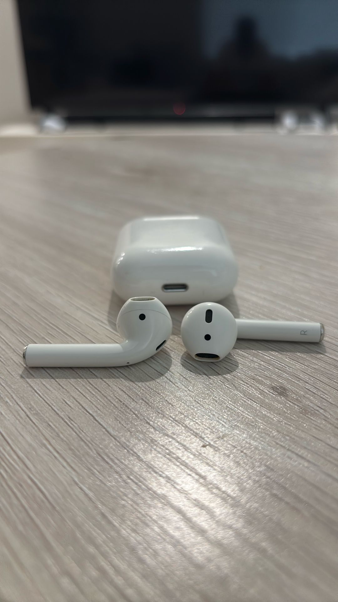 Apple AirPods 2nd Generation with Charging Case – Great Condition $95