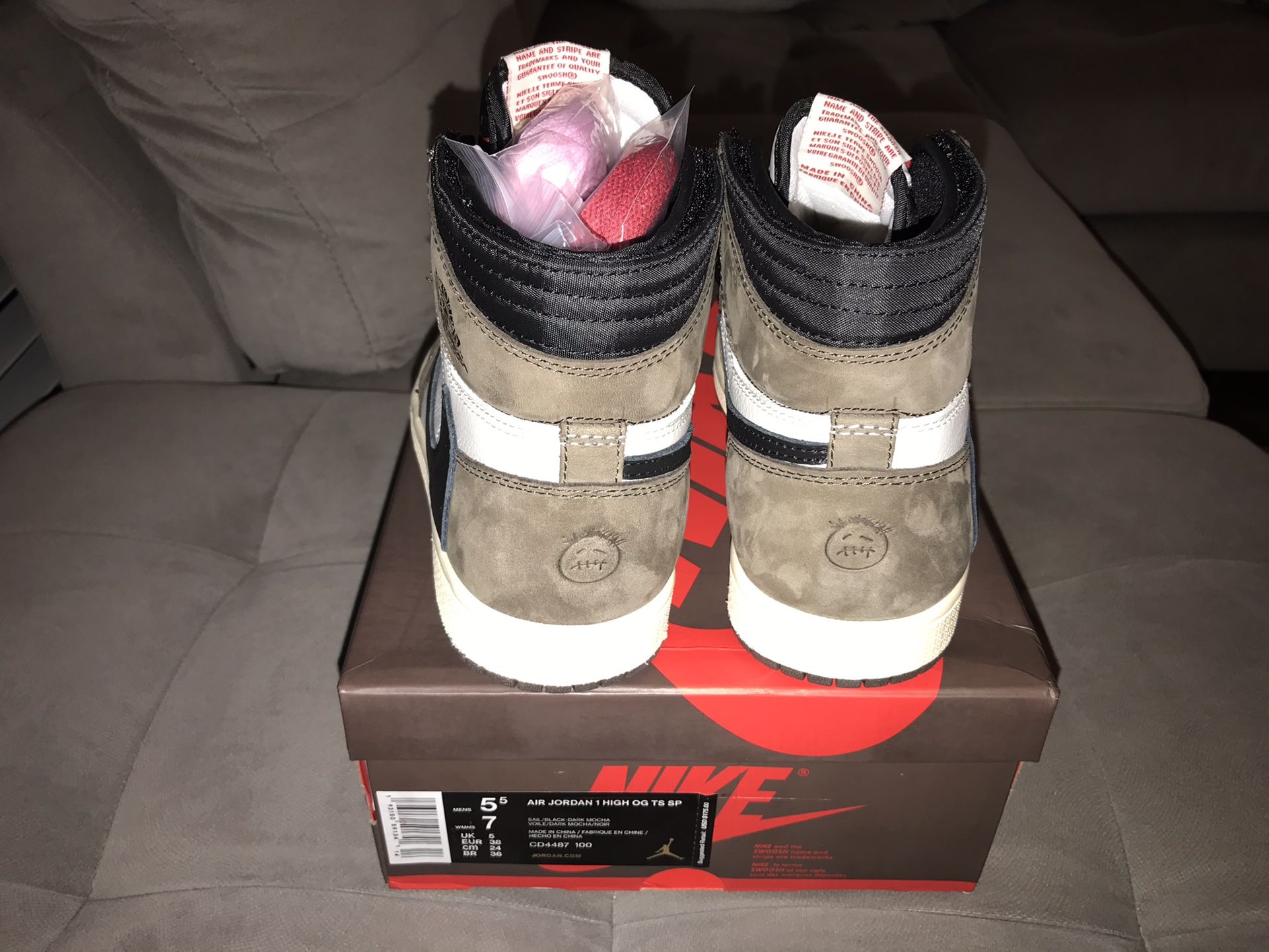 Jordan 1 Travis Scott