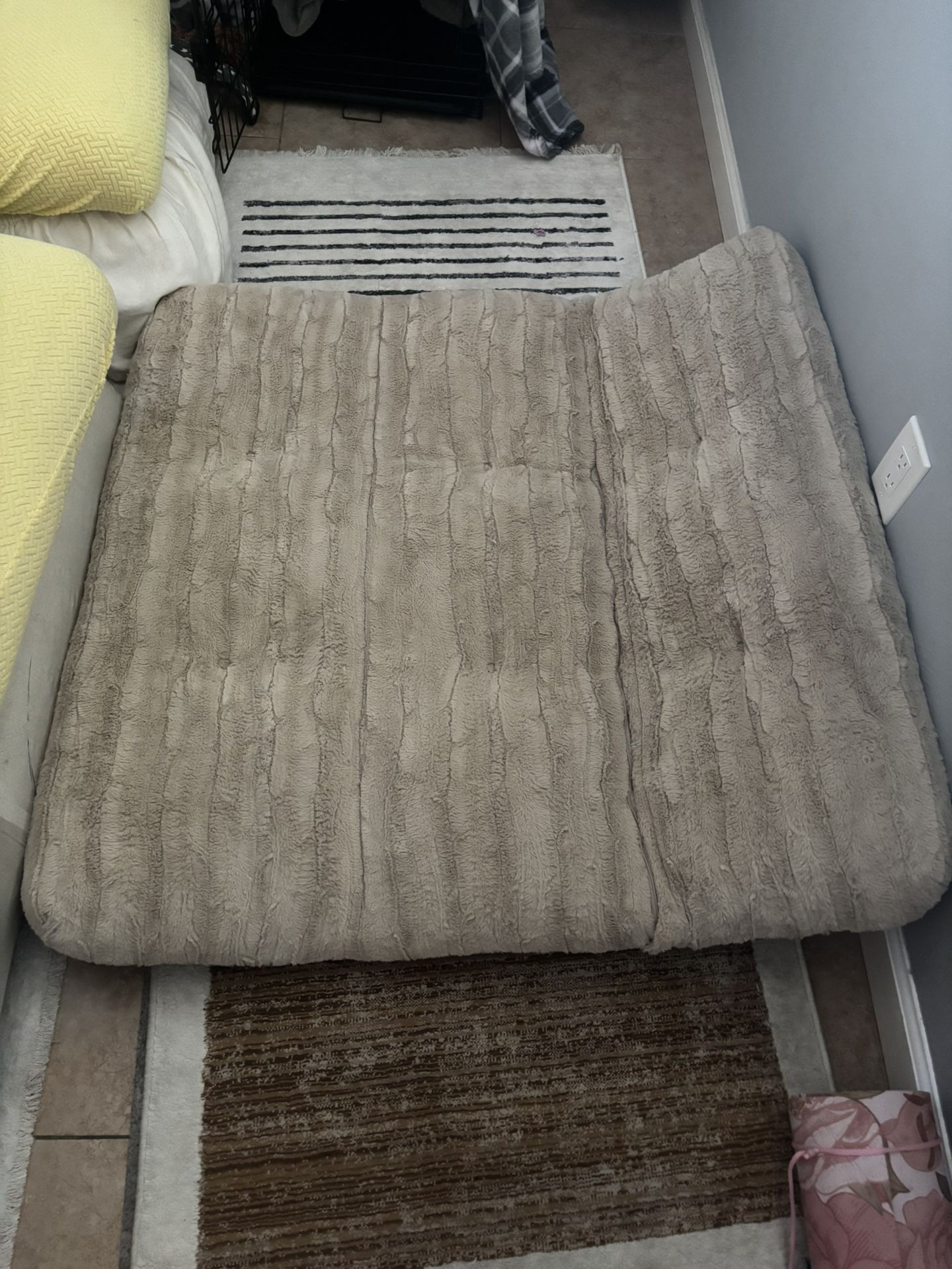 Large Dog Bed 42 Inch By 42 Inch