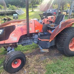 Kubota Diesel Farm Tractor With 3-point PTO Hitch Low Hours