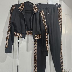 Psnt Outfit New Open Box Never Used$10