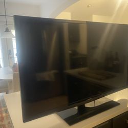 40 “ TOshiba TV Perfect Comdition