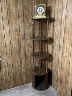 Corner shelf