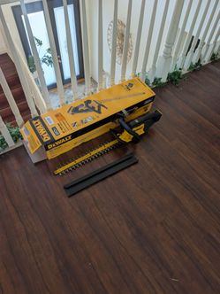 (tool only) DeWalt 20V MAX* 22-In. Cordless Hedge Trimmer Kit