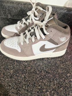 Nike Air Jordan Mid Youth Sizs 5