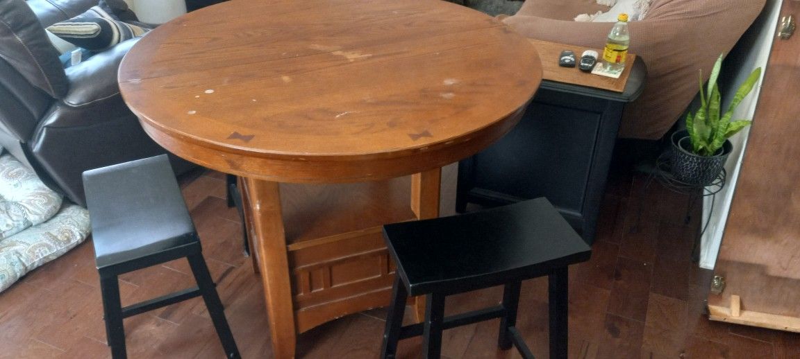 Round Wooden Table With Three Stool