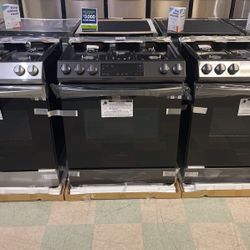 Samsung Slide In Gas Range Five Burners And Matching Microwave Over The Range‼️‼️