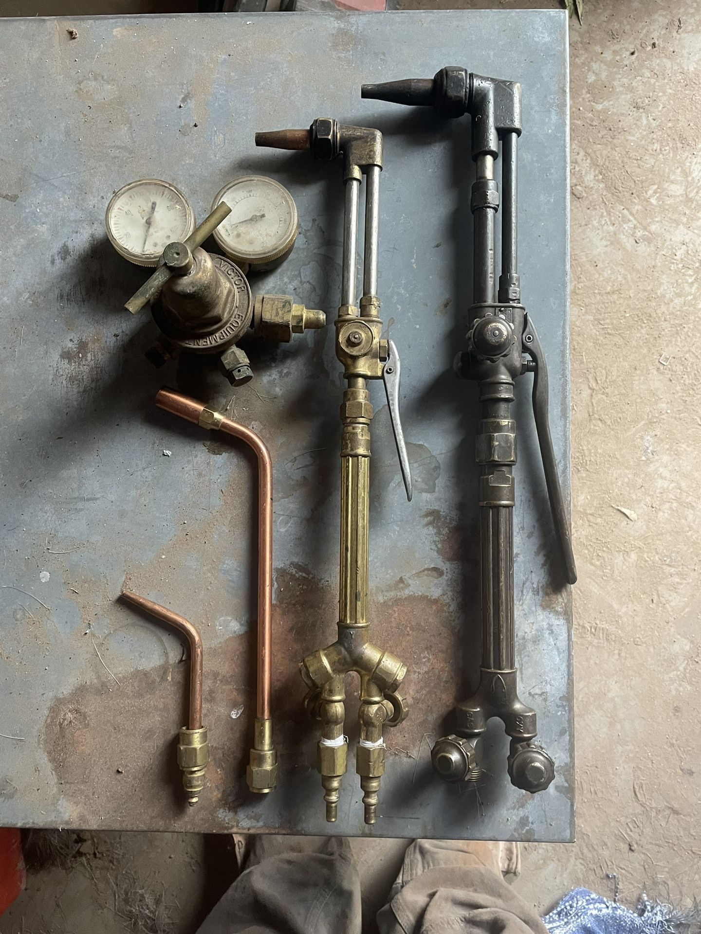 2 Torch Heads With 1 Gauge And 2 Other Heads