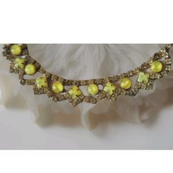Vintage Retro Choker Made In Hong Kong. Mid-20th Century. Good condition. 