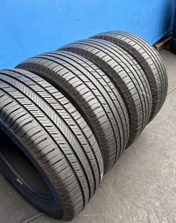 225 65 17 Michelin I sell this Seth of tires with 80% life the 4