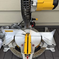 DEWALT 15 Amp Corded 12 in. Single Bevel Compound Miter Saw