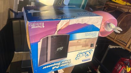 Scott Center-Pull Towel Dispenser