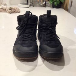 VANS  Unisex  Size 5 Men  6 1/2 Women  $12